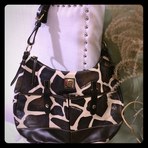 Dooney & Bourke Handbags - SALE🤩🦒 Large Dooney & Bourke Giraffe Print Bag